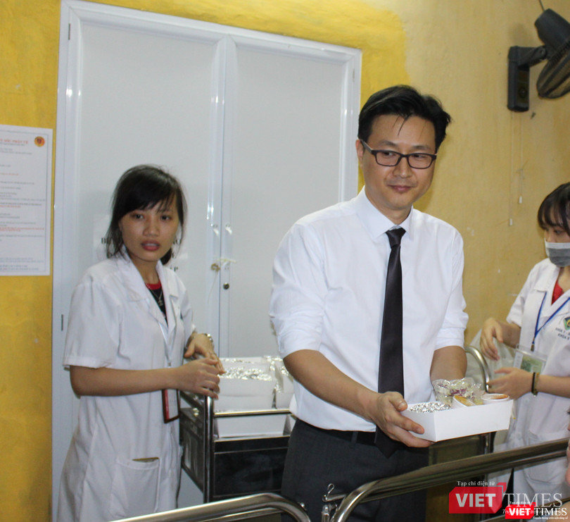 Hội Truyền thông số VN và công ty Don Chicken trao 900 suất quà thiện nguyện tại Bệnh viện 19-8 ảnh 7