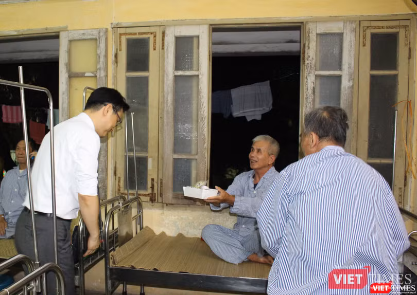 Hội Truyền thông số VN và công ty Don Chicken trao 900 suất quà thiện nguyện tại Bệnh viện 19-8 ảnh 8