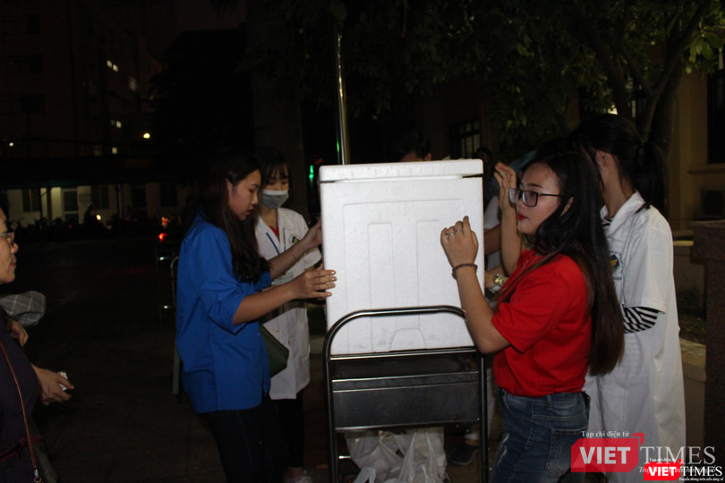 Hội Truyền thông số VN và công ty Don Chicken trao 900 suất quà thiện nguyện tại Bệnh viện 19-8 ảnh 5