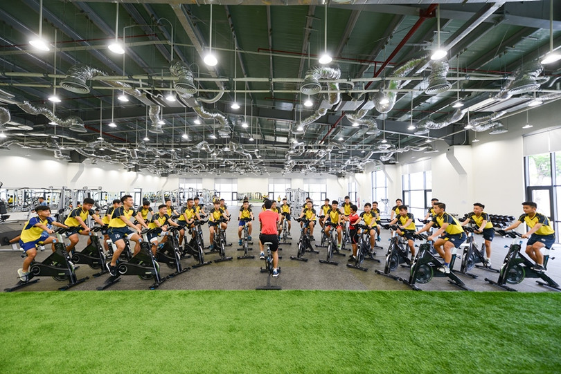 Học viên PVF tập thể lực tại tổ hợp khoa học thể thao được trang bị những thiết bị tân tiến nhất.