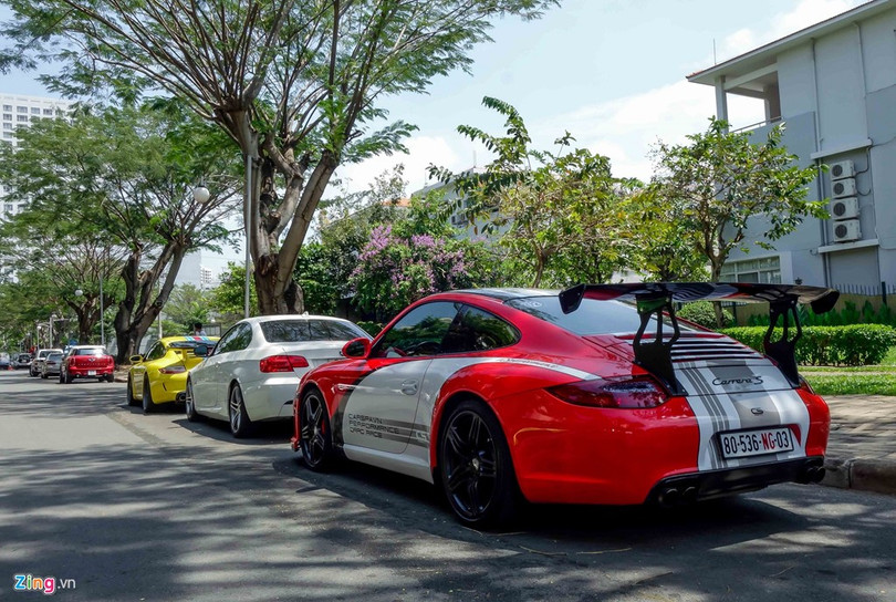 Ngoài ra còn có những mẫu xe thể thao đắt tiền như Porsche 911 độ phong cách GT3, BMW 4 Series.