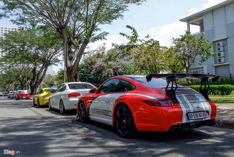 Ngoài ra còn có những mẫu xe thể thao đắt tiền như Porsche 911 độ phong cách GT3, BMW 4 Series.