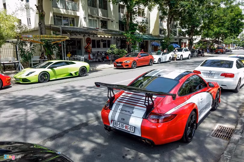 Phú Mỹ Hưng được mệnh danh là khu phố nhà giàu tại TP.HCM. Chính vì vậy, việc bắt gặp những chiếc siêu xe ở đây không quá khó. 