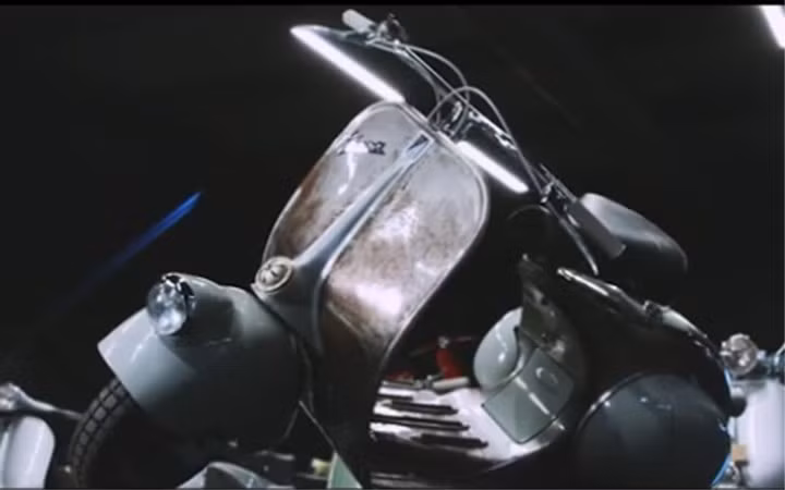 Chiếc Vespa cổ nhất thế giới (đời 1946) được rao bán với giá 250.000 bảng Anh (tương đương gần 6,5 tỷ đồng),tương đương một chiếc ô tô siêu sang đời mới.