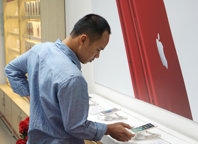 Smartphone tu nhieu thuong hieu lon bien mat khoi ke hang hinh anh 2