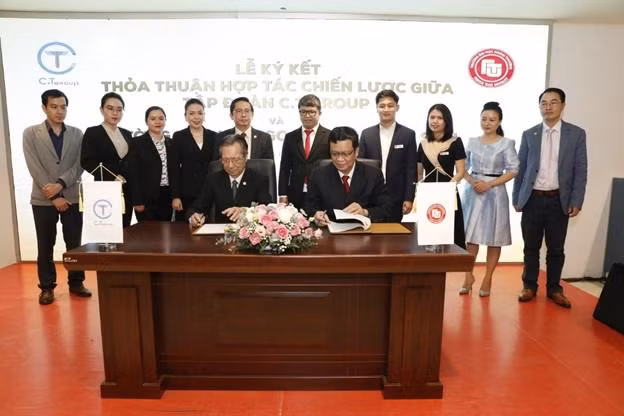 Lễ ký kết thỏa thuận hợp tác toàn diện giữa Tập đoàn C.T Group và Trường Đại học Ngoại Thương cơ sở II Thành phố Hồ Chí Minh.