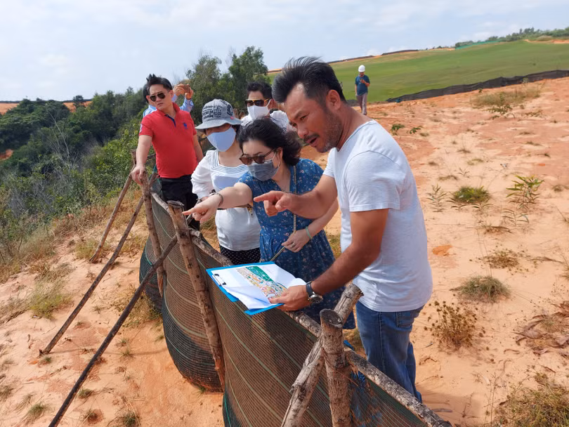 Đại diện Bệnh viện Đại học Y Hà Nội khảo sát Dự án NovaWorld Phan Thiet sau buổi làm việc