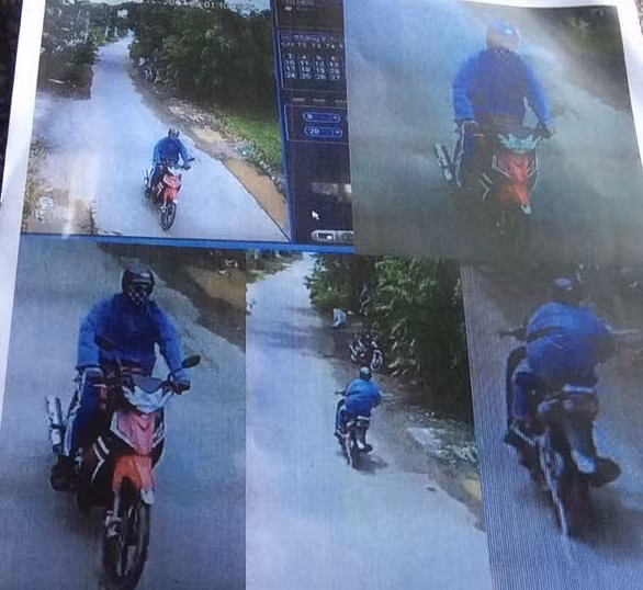 Nghi phạm cướp ngân hàng sử dụng xe máy Sirius màu đỏ đen. Ảnh: Camera an ninh.