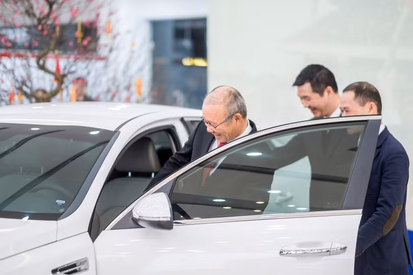 Thaco trao tặng xe Kia Optima cho HLV Park Hang Seo ảnh 2