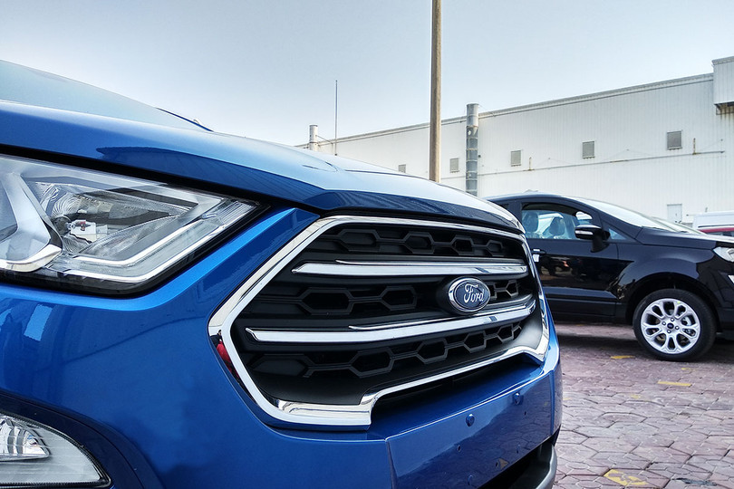 Lưới tản nhiệt trên phiên bản Titanium sẽ được viền crôm