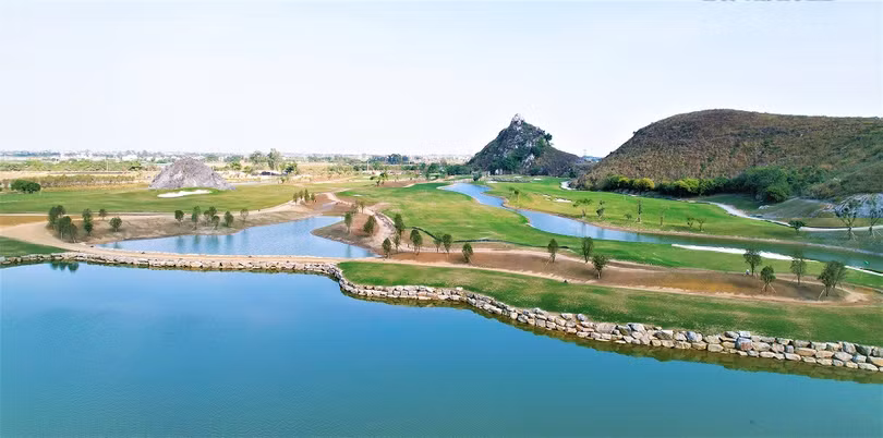 Một góc BRG Rose Canyon Golf Resort đang trong quá trình hoàn thiện. Một góc BRG Rose Canyon Golf Resort đang trong quá trình hoàn thiện.