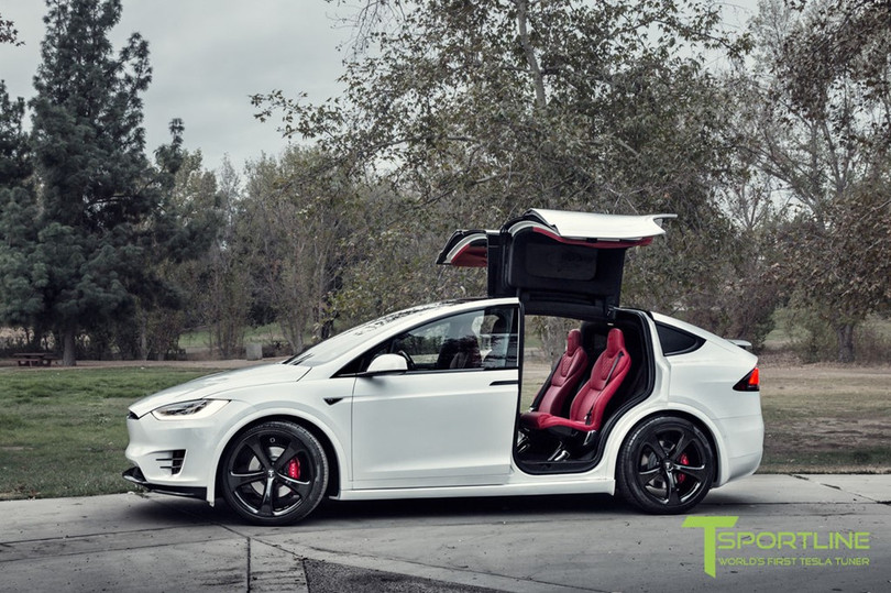 Tesla Model X là chiếc SUV chạy điện hoàn toàn được bán ra thị trường từ năm 2015. Đây là một trong những sản phẩm nổi bật của hãng xe điện Tesla.