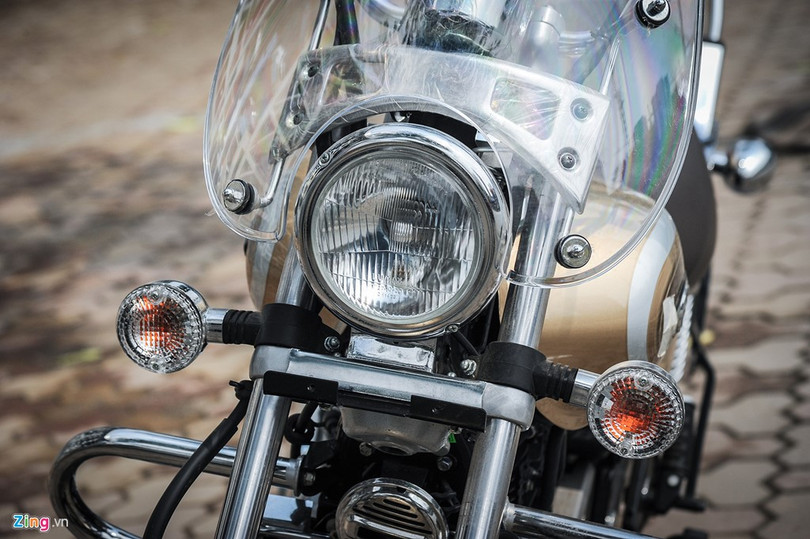 Thân xe được thiết kế với những đường nét cong mềm mại và thon dài. Bình xăng dung tích 14 lít. Thân xe cũng được hoàn thiện với nhiều chi tiết chrome sáng. Thân xe được thiết kế với những đường nét cong mềm mại và thon dài. Bình xăng dung tích 14 lít. Thân xe cũng được hoàn thiện với nhiều chi tiết chrome sáng.