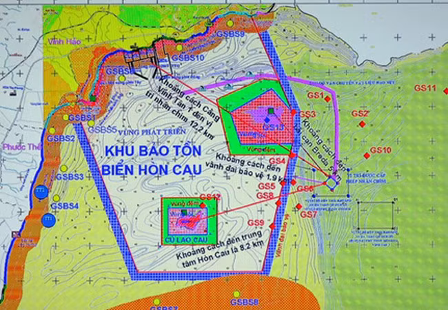 Bản đồ vị trí nhận chìm bùn xuống biển cách tâm Khu bảo tồn Hòn Cau 8 km và cách vành đai bảo vệ khu bảo tồn này 2 km. Ảnh: Tư Huynh. 