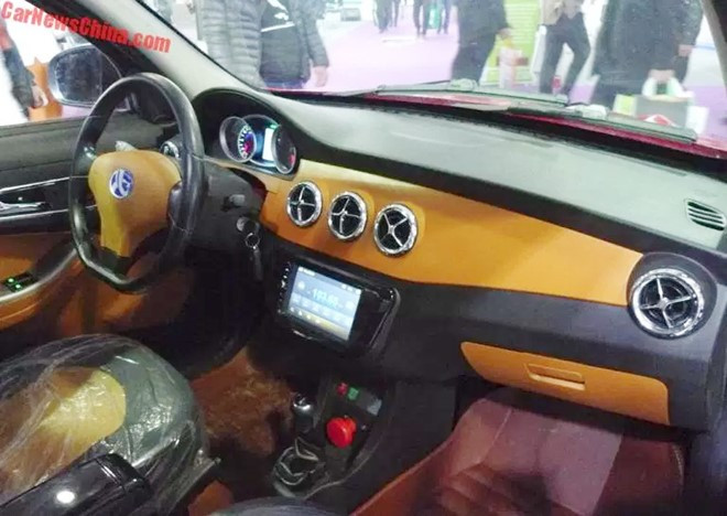 Nội thất cũng nhái phong cách xe Đức. Nội thất cũng nhái phong cách xe Đức.