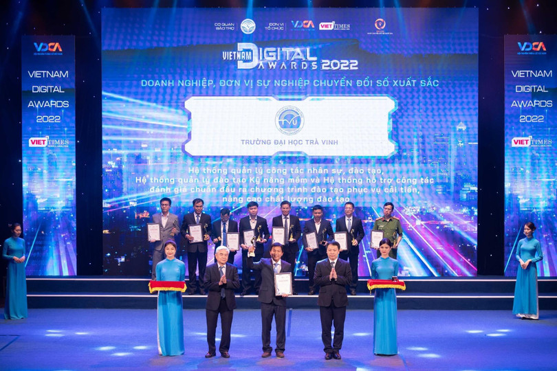 Trường Đại học Trà Vinh nhận giải thưởng Chuyển đổi số Việt Nam 2022 Trường Đại học Trà Vinh nhận giải thưởng Chuyển đổi số Việt Nam 2022