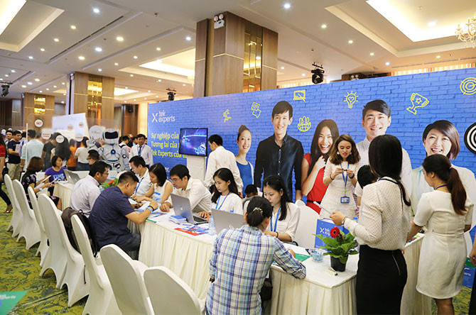 Gian hàng tuyển dụng của Tek Experts tại sự kiện Tech Expo 2017 đang diễn ra tại Hà Nội. 