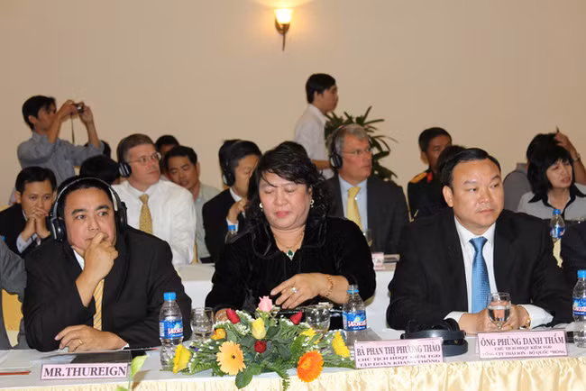 Bà Phan Thị Phương Thảo - chủ tịch HĐQT tập đoàn Khang Thông (ở giữa). 