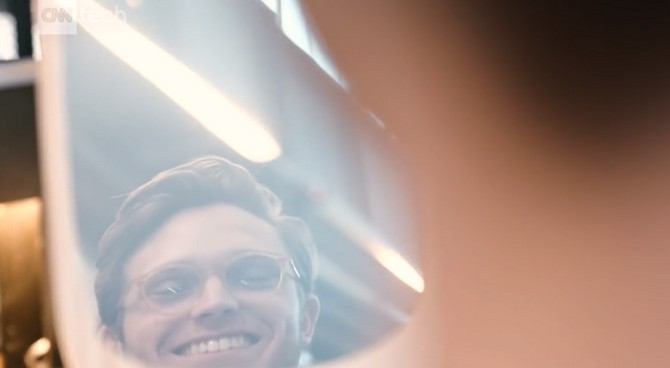 Gương thông minh chỉ cười mới hiện lên khuôn mặt của bạn ảnh 3 Gương thông minh chỉ cười mới hiện lên khuôn mặt của bạn ảnh 3