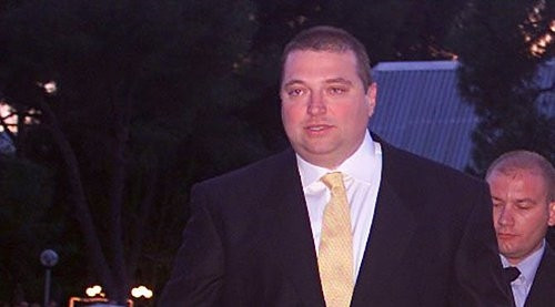 Vertu gap kho khan, thieu tien tra cho nhan vien va nha cung cap