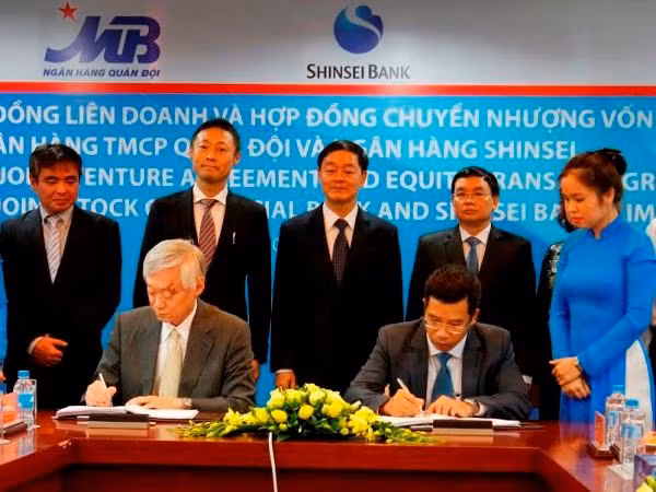 Đại diện của MB và Shinsei Bank tại lễ ký kết