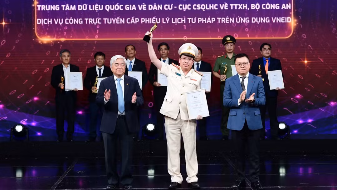 Giải thưởng Chuyển đổi số Việt Nam đã trở thành diễn đàn uy tín tôn vinh những mô hình, giải pháp chuyển đổi số hiệu quả, góp phần lan tỏa các sáng kiến có giá trị thực tiễn.