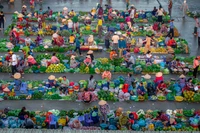 Đi chợ "chồm hổm" đẹp nhất miền Tây