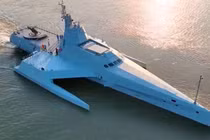 Lộ hình ảnh tàu "Hổ Kình" thử nghiệm chạy tốc độ nhanh trên biển. Ảnh: Wforum.