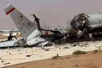 Chiếc máy bay cảnh báo sớm E-3 ở căn cứ không quân Prince Sultan, Arab Saudi bị hỏa lực của Iran phá hủy. Ảnh: QQnews.