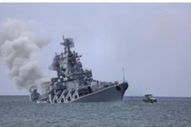 Hình ảnh cuối cùng của tuần dương hạm Moskva trước khi bị chìm. Ảnh: Newtalk.