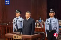 Cựu Bộ trưởng Tư pháp Đường Nhất Quân nhận án tù chung thân hôm 2/2. Ảnh: CCTV.