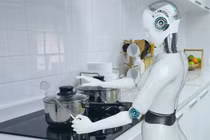 Robot "Shiguang S1" trình diễn nấu ăn tại Vũ Hán hôm 20/5. Ảnh: CLS.