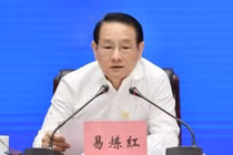 Dịch Luyện Hồng, Ủy viên Trung ương, Phó chủ tịch Ủy ban Tài chính và Kinh tế Quốc hội Trung Quốc là quan chức cấp cao mới nhất bị điều tra. Ảnh: Xinhua.