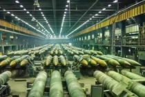 Một nhà máy sản xuất tên lửa của Iran với công suất tăng mạnh sau khi bùng phát chiến tranh. Ảnh: QQnews.