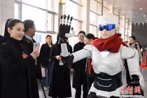 Robot phóng viên "Tiểu An" ở An Huy xuất hiện thu hút được sự quan tâm. Ảnh: Finance.