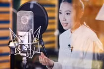 Nhiều diễn viên lồng tiếng Trung Quốc đang lao đao vì vấn nạn bị người khác dùng AI giả mạo giọng nói. Ảnh: Creaders,