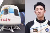 Nam diễn viên Hoàng Cảnh Du và phi thuyền sẽ đưa anh lên không gian với giá vé 3 triệu NDT. Ảnh: Worldjournal.