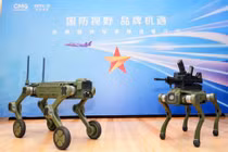 Hai loại "Ngao robot" lần đầu ra mắt: Thiết Ngao (trái) và Ảnh Ngao (phải). Ảnh: CCTV.