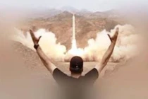 Hình ảnh trích từ video IRGC công bố về vụ phóng tên lửa từ vùng núi gần thành phố Yazd. Ảnh: Sohu.