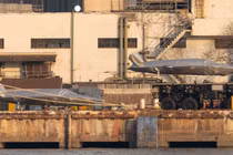 Hình ảnh lan truyền trên mạng về UAV trên xe tải ở bên trong Nhà máy đóng tàu Hudong ở Thượng Hải. Ảnh: TheWarzone.