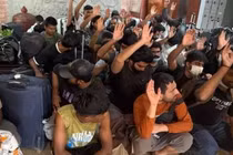 Trong 16 ngày, Campuchia đã bắt 162 nghi phạm thuộc 14 ổ nhóm lừa đảo qua mạng viễn thông. Ảnh: Singtao.