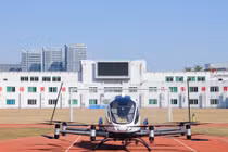Chiếc UAV EH216S được trang bị công an Hoàng Phố ra mắt hôm 10/1. Ảnh: Singtao.