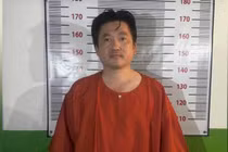 Ông chủ Royal Park Hoàng Kế Mậu sau khi bị bắt. Ảnh: Singtao.