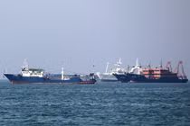 Eo biển Hormuz bị Iran tuyên bố phong tỏa, khoảng 1.000 tàu các loại hiện bị mắc kẹt trong Vịnh Ba Tư và vùng biển xung quanh. Ảnh: AFP/Guancha.