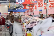 Chỉ số tiêu dùng Trung Quốc tháng 11 chỉ tăng 1,3% so với cùng kỳ năm trước, mức thấp nhất trong 3 năm qua. Ảnh: Xinhua.