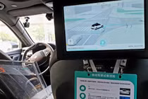 Keith Bradsher trải nghiệm đi taxi tự hành ở Vũ Hán. Ảnh: NYT.