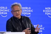 CEO Nvidia Jensen Huang cảnh báo ba loại người sẽ sớm bị đào thải trong kỷ nguyên AI. Ảnh: Reuters.