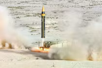 Tên lửa Khorramshahr-4 bị nghi ngờ được Iran sử dụng để tấn công căn cứ Diego Garcia. Ảnh: Huanqiu.