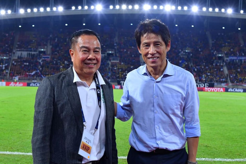 Chủ tịch LĐBĐ Thái Lan Somyot cho rằng chỉ HLV Nishino mới đủ tài đọ sức với ông Park Hang-seo và tân HLV Shin Tae-Young của Indonesia. Ảnh FAT