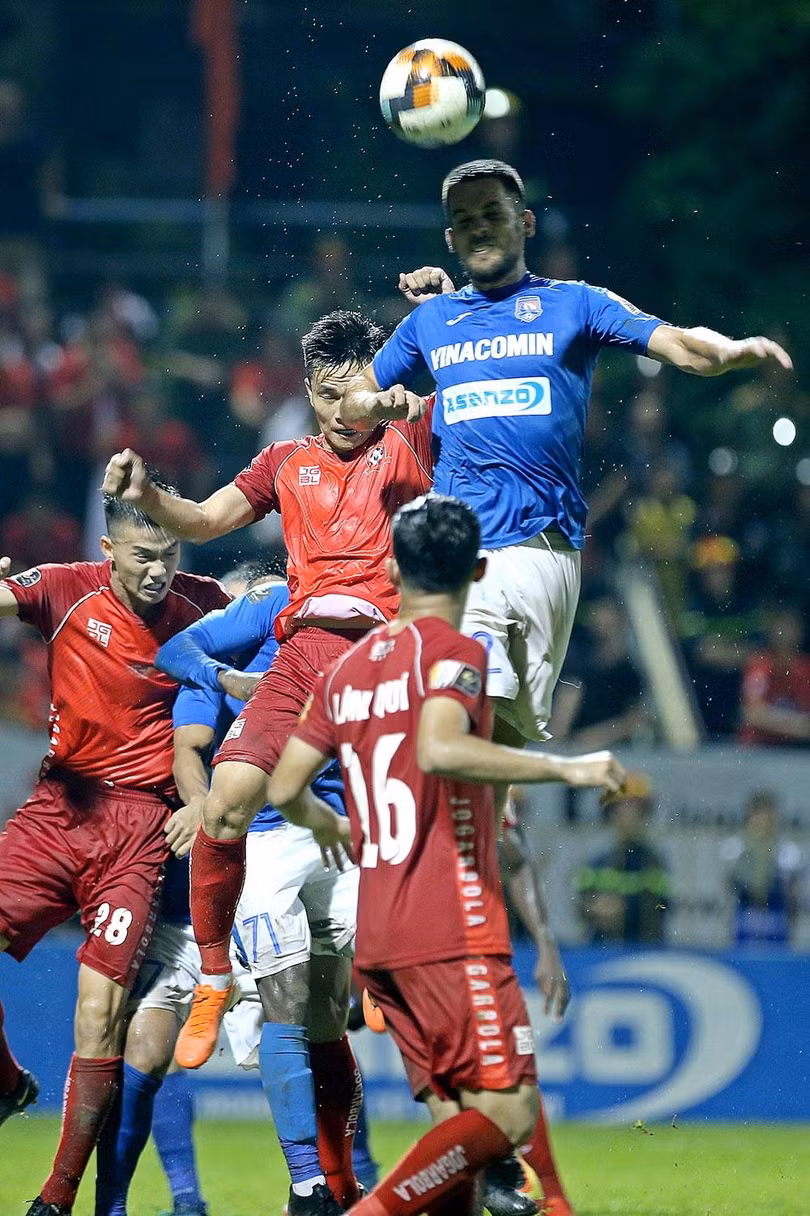 Tthương hiệu Asanzo sẽ gắn lên ngực áo của các cầu thủ Than Quảng Ninh và được dùng hình ảnh đội bóng cho các hoạt động quảng cáo. (ảnh VPF)